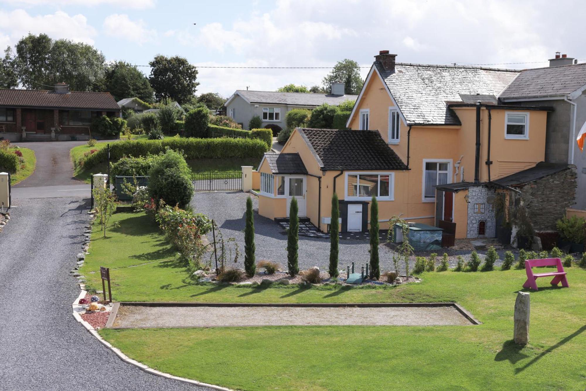 B&B & Cottage Rental In Bunclody - Mon Petit Cottage Exterior photo